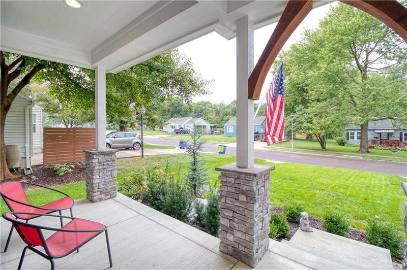 8133 Hemlock St, Overland Park, KS 66212