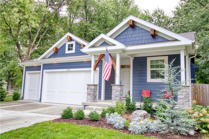 8133 Hemlock St, Overland Park, KS 66212
