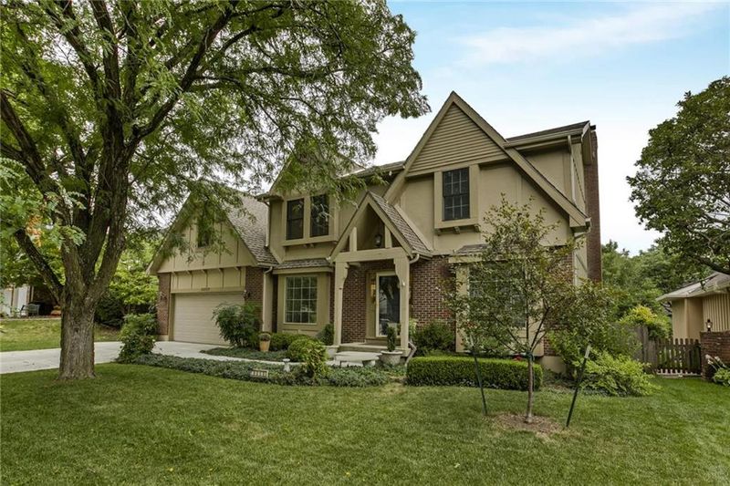 11717 Hardy St, Overland Park, KS 66210