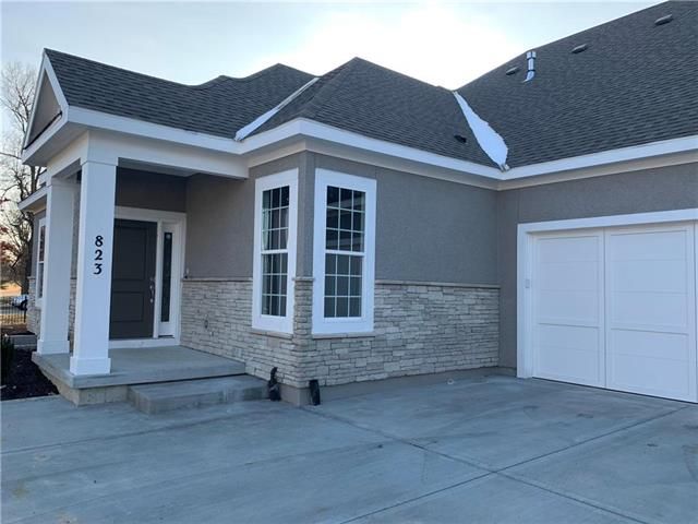823 E 110th Pl, Kansas City, MO 64131