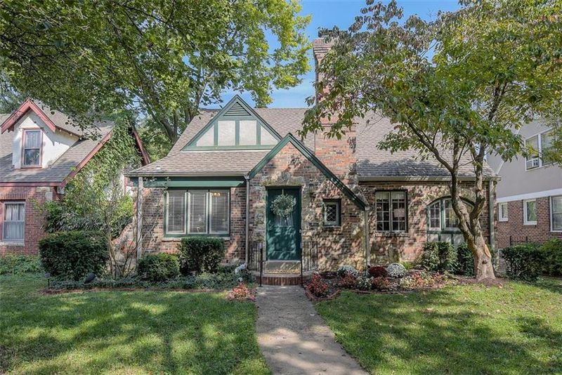 206 E 74th Ter, Kansas City, MO 64114