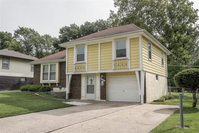 11801 Delmar Dr, Kansas City, MO 64134