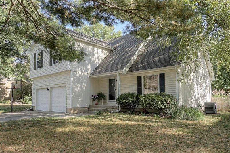 15211 Dearborn St, Overland Park, KS 66223