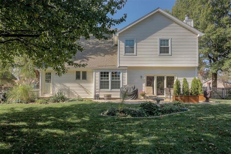 15211 Dearborn St, Overland Park, KS 66223