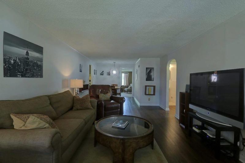 7527 Mcgee St, Kansas City, MO 64114