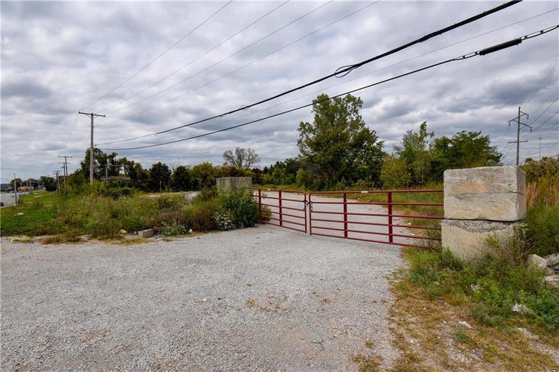 8700 E Us 40 Hw, Kansas City, MO 64129