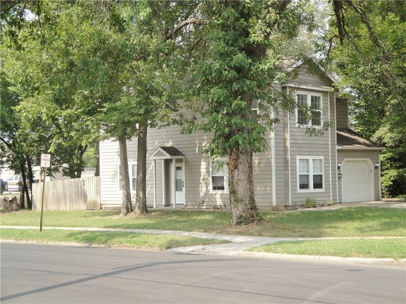 130 S Willow St, Ottawa, KS 66067