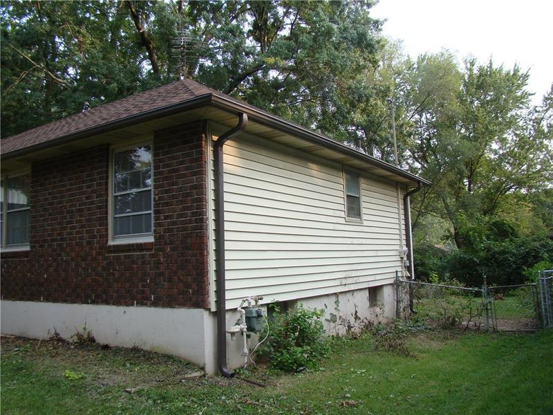 11913 E 57th Ter, Kansas City, MO 64133