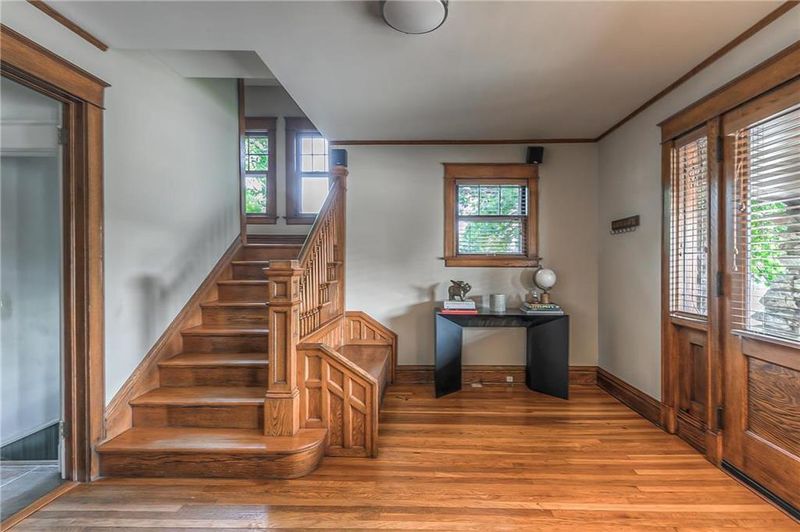 3200 Summit St, Kansas City, MO 64111
