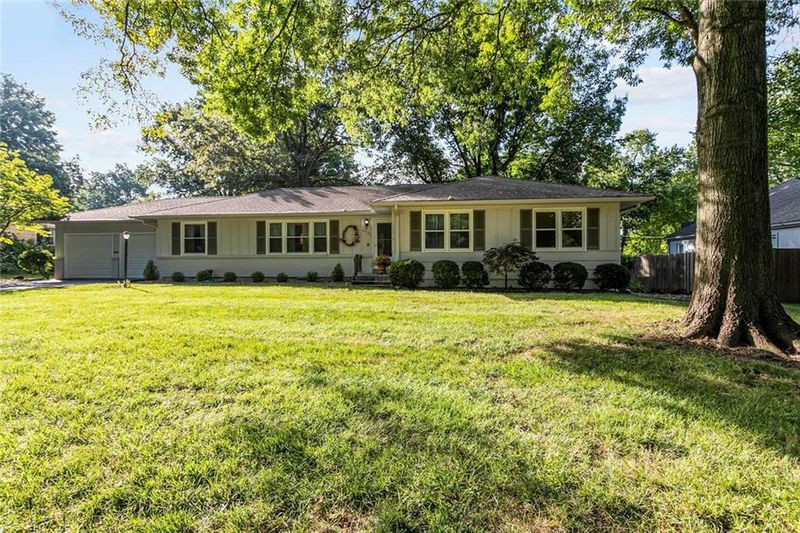 4301 W 97th St, Overland Park, KS 66207