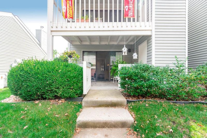 8809 W 106th Ter, Overland Park, KS 66210