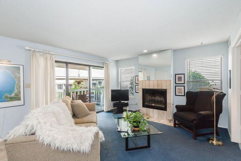8809 W 106th Ter, Overland Park, KS 66210