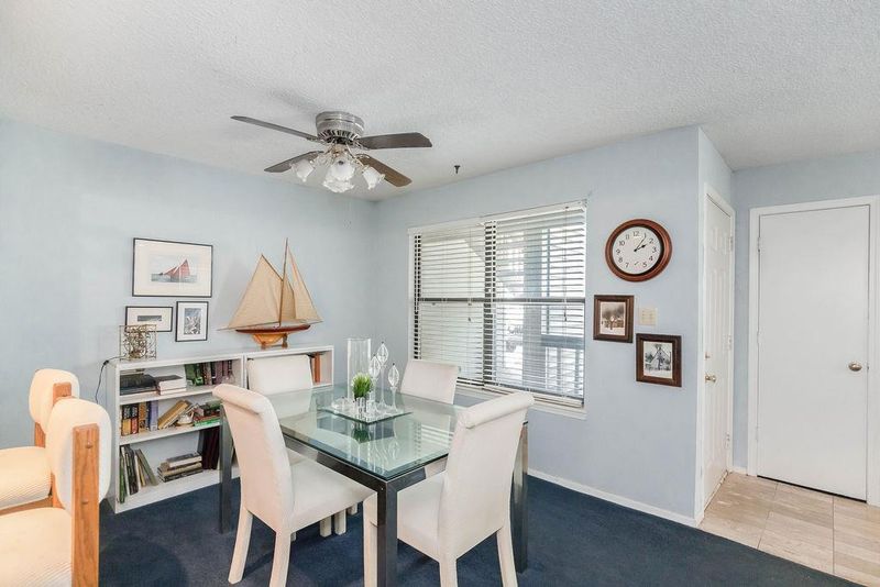 8809 W 106th Ter, Overland Park, KS 66210