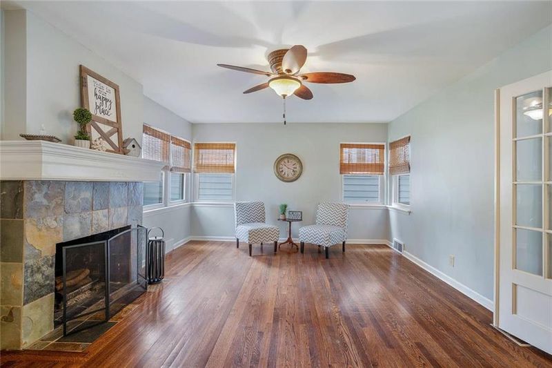6828 Holmes Rd, Kansas City, MO 64131