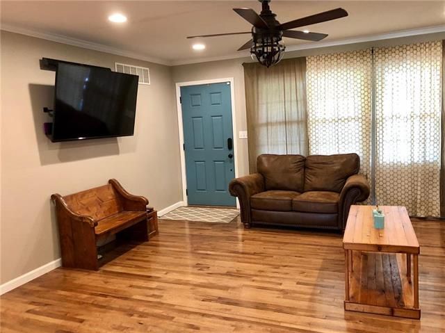 220 W Pine St, El Dorado Springs, MO 64744