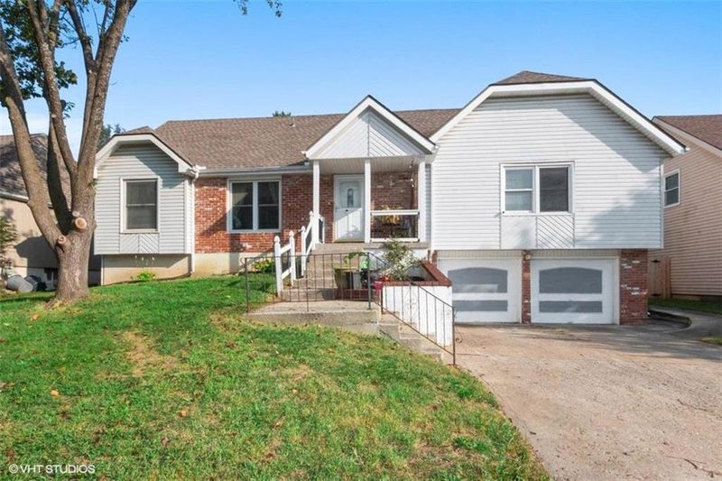 900 E 118th Ter, Kansas City, MO 64131