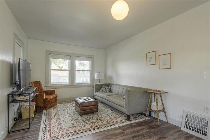 909 E 79th Ter, Kansas City, MO 64131