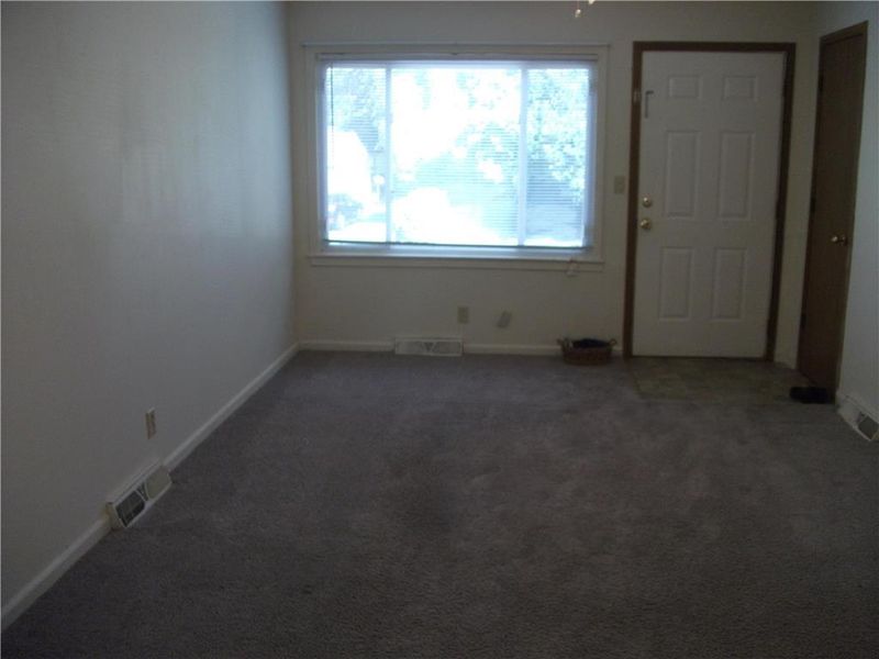 5641 E 101st Ter, Kansas City, MO 64137