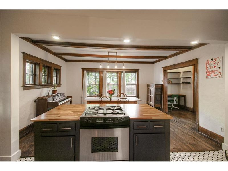 3900 Manheim Rd, Kansas City, MO 64110