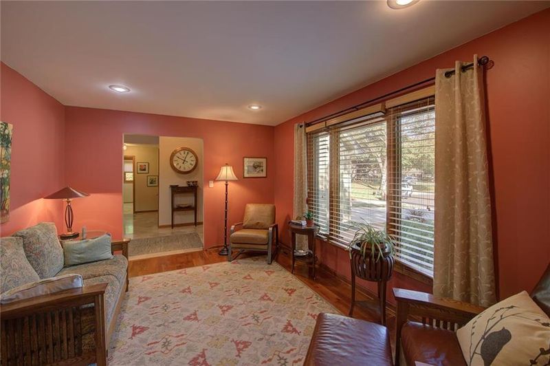 7715 W 101 St, Overland Park, KS 66212