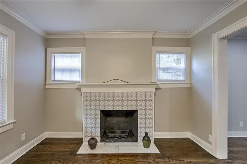 706 E 55th St, Kansas City, MO 64110