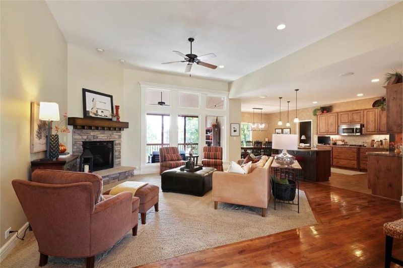 9616 High Ct, Kansas City, MO 64139