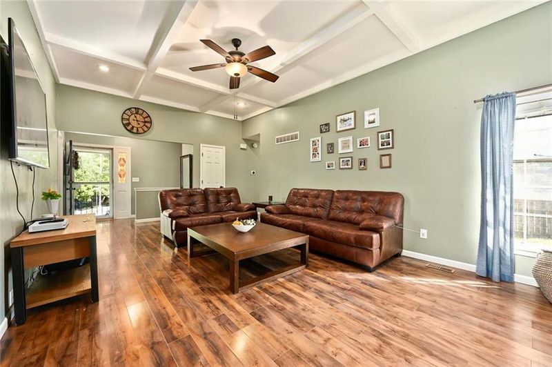 2001 NE 80th St, Kansas City, MO 64118