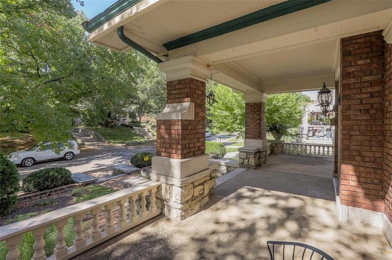 3655 Campbell St, Kansas City, MO 64109