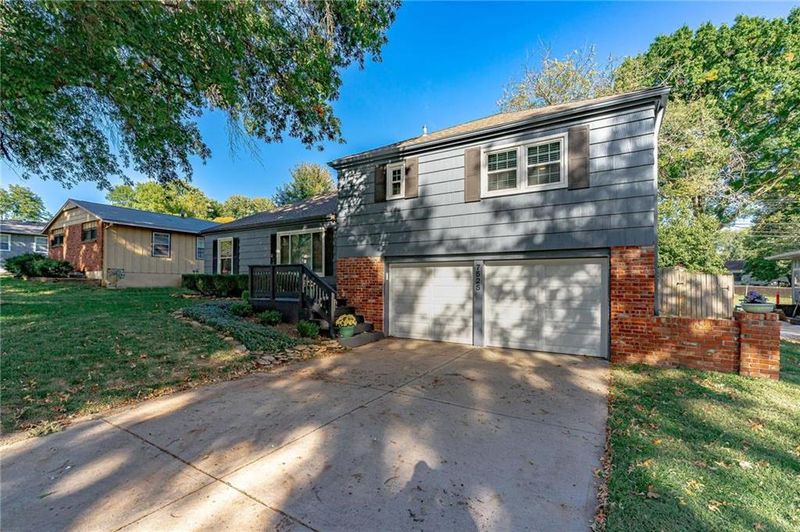 7525 Kessler Ln, Overland Park, KS 66204