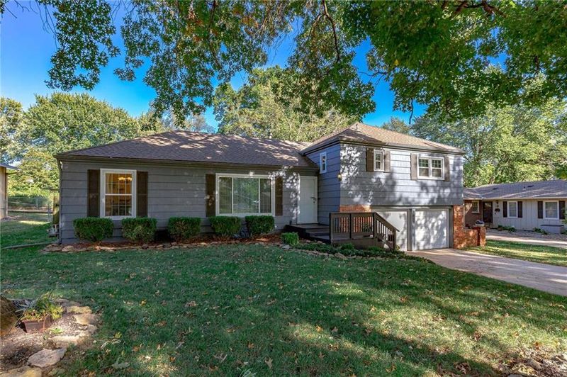 7525 Kessler Ln, Overland Park, KS 66204