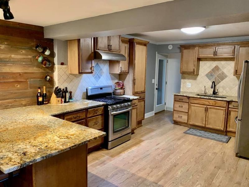 8602 E 47th St, Kansas City, MO 64129