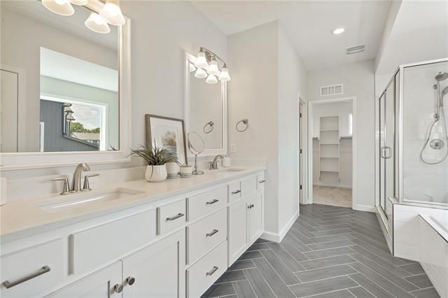 1523 SW Arbor Falls Dr, Lee's Summit, MO 64082