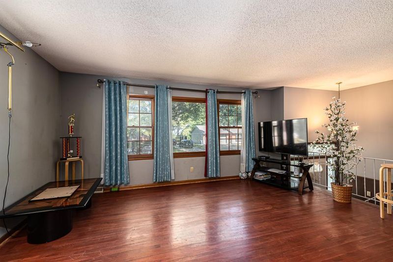 8225 Freeman Ave, Kansas City, KS 66112