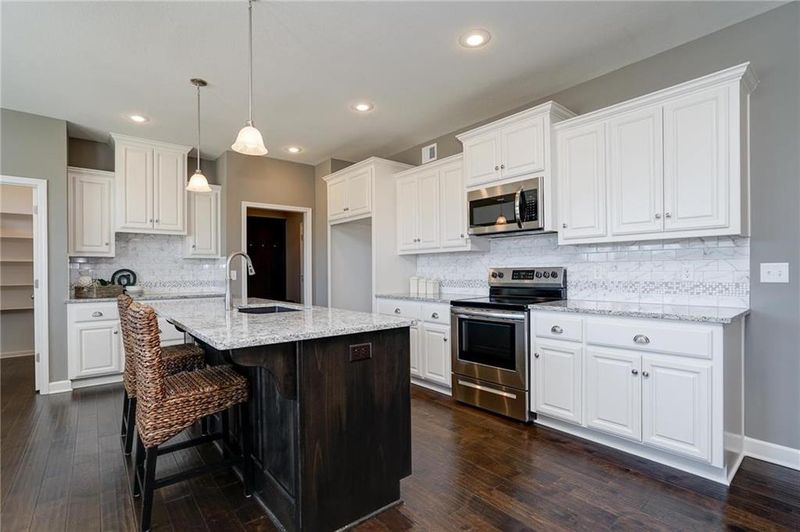 107 NW Grady Ct, Lee's Summit, MO 64081