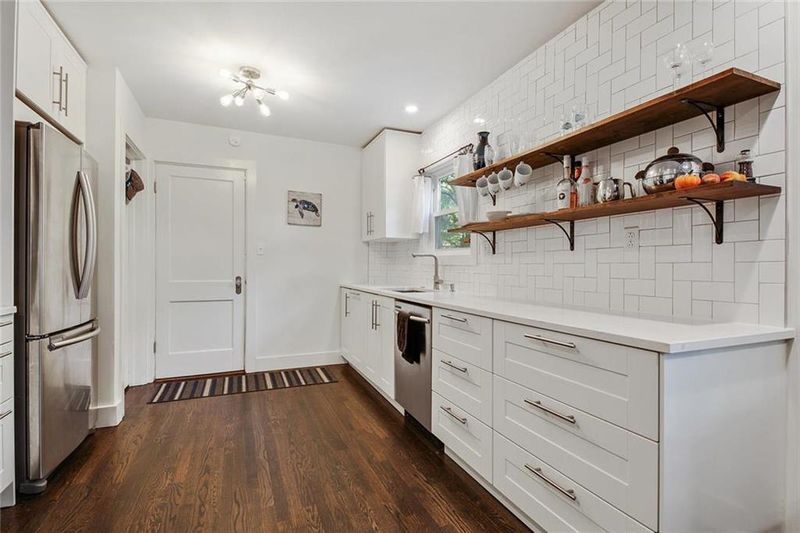 8812 Sioux Trl, Kansas City, MO 64131