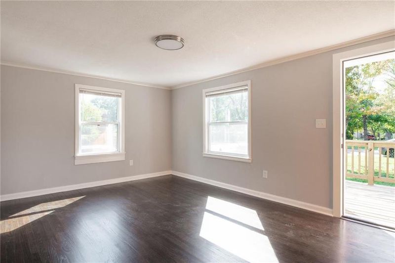 2220 E 73rd St, Kansas City, MO 64132