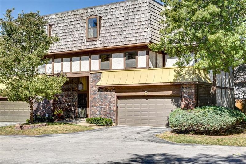 10154 Locust St, Kansas City, MO 64131