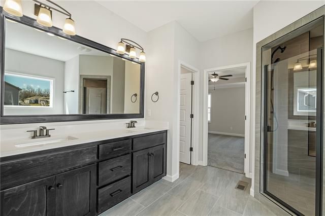 1520 SW Sugar Tree Dr, Lee's Summit, MO 64082