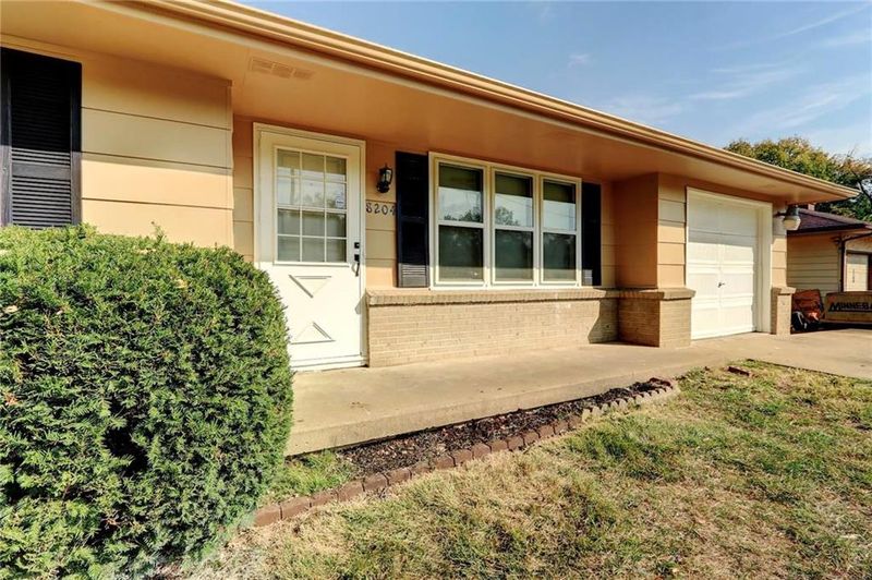 8204 Longview Dr, Kansas City, MO 64134