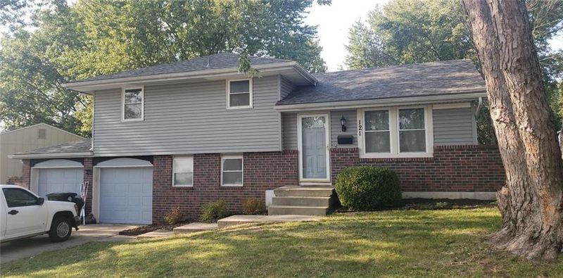 121 Nanette St, Belton, MO 64012