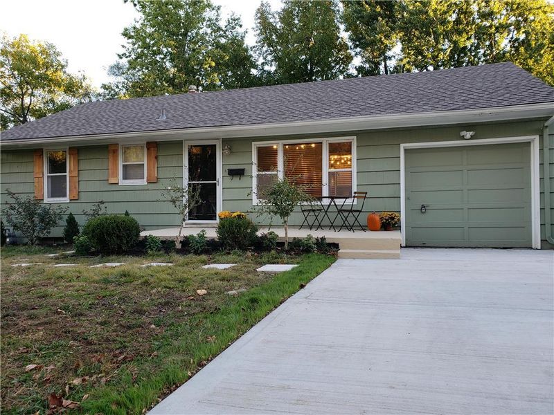 121 W 89 Ter, Kansas City, MO 64114