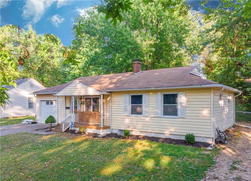 4933 N Garfield Ave, Kansas City, MO 64118