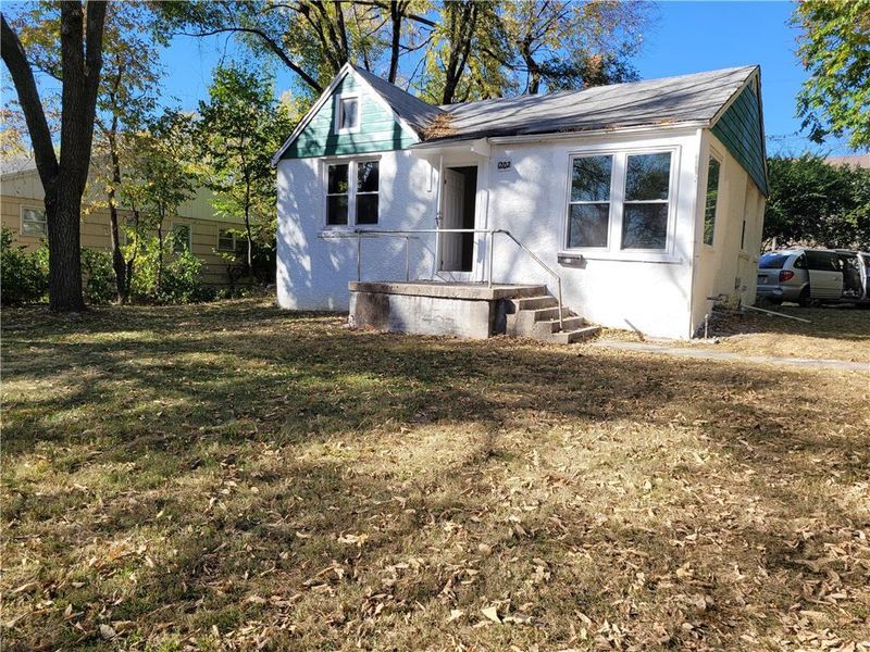 1202 E 83 Ter, Kansas City, MO 64131