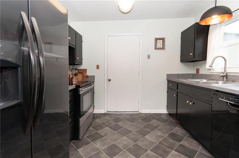 4701 E Red Bridge Rd, Kansas City, MO 64137