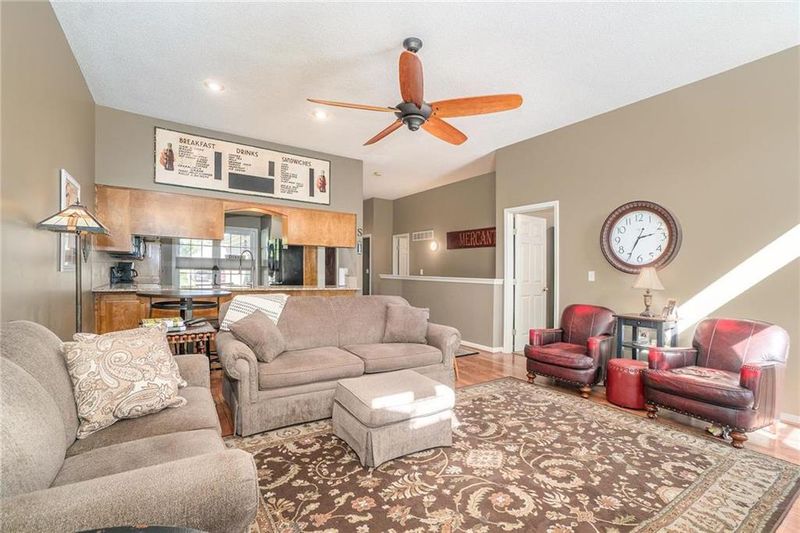 6041 NW 79th St, Kansas City, MO 64151