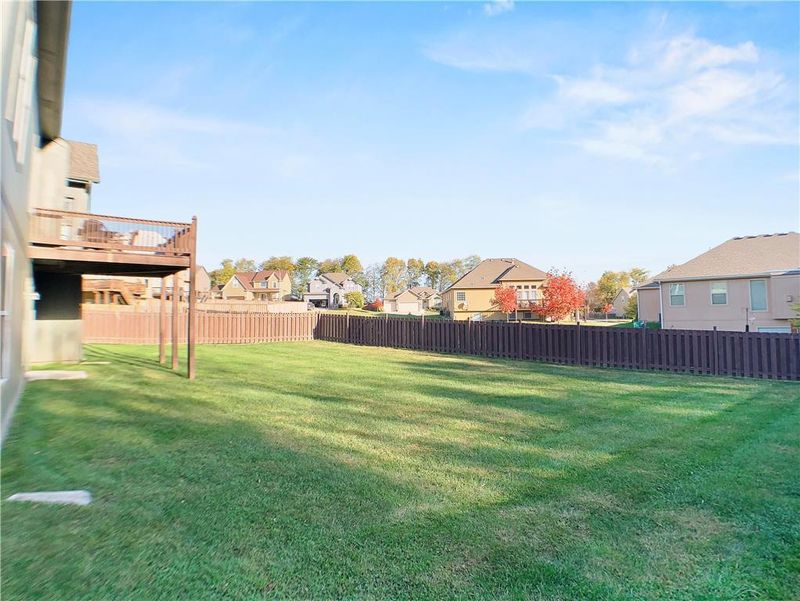 9633 N Adrian Ave, Kansas City, MO 64154