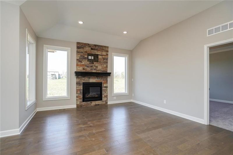 8657 N Liston Ave, Kansas City, MO 64154