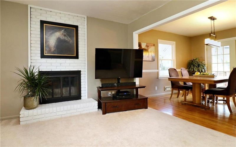 9719 Grandview St, Overland Park, KS 66212