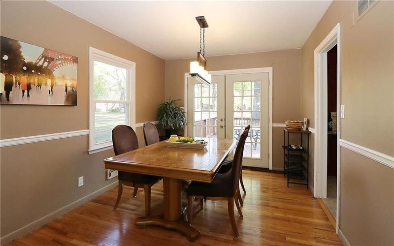 9719 Grandview St, Overland Park, KS 66212