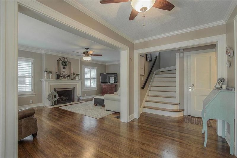 5804 Mcgee St, Kansas City, MO 64113